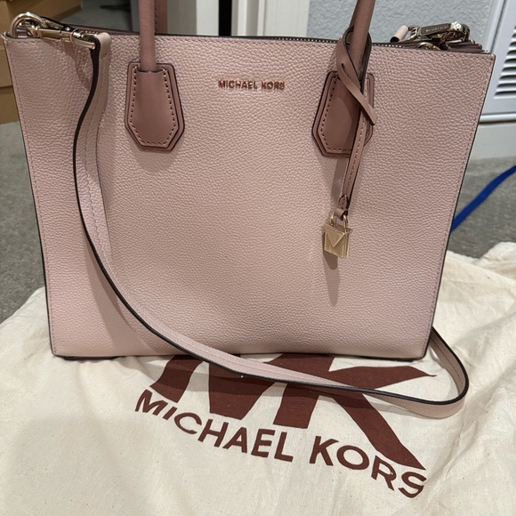 Michael Kors Mercer Large Pebbled Leather Accordion Tote Bag - Picture 2 of 16